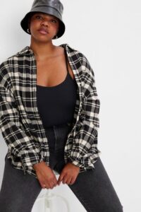 Gap 90s Womens Oversized Plaid Flannel in grey