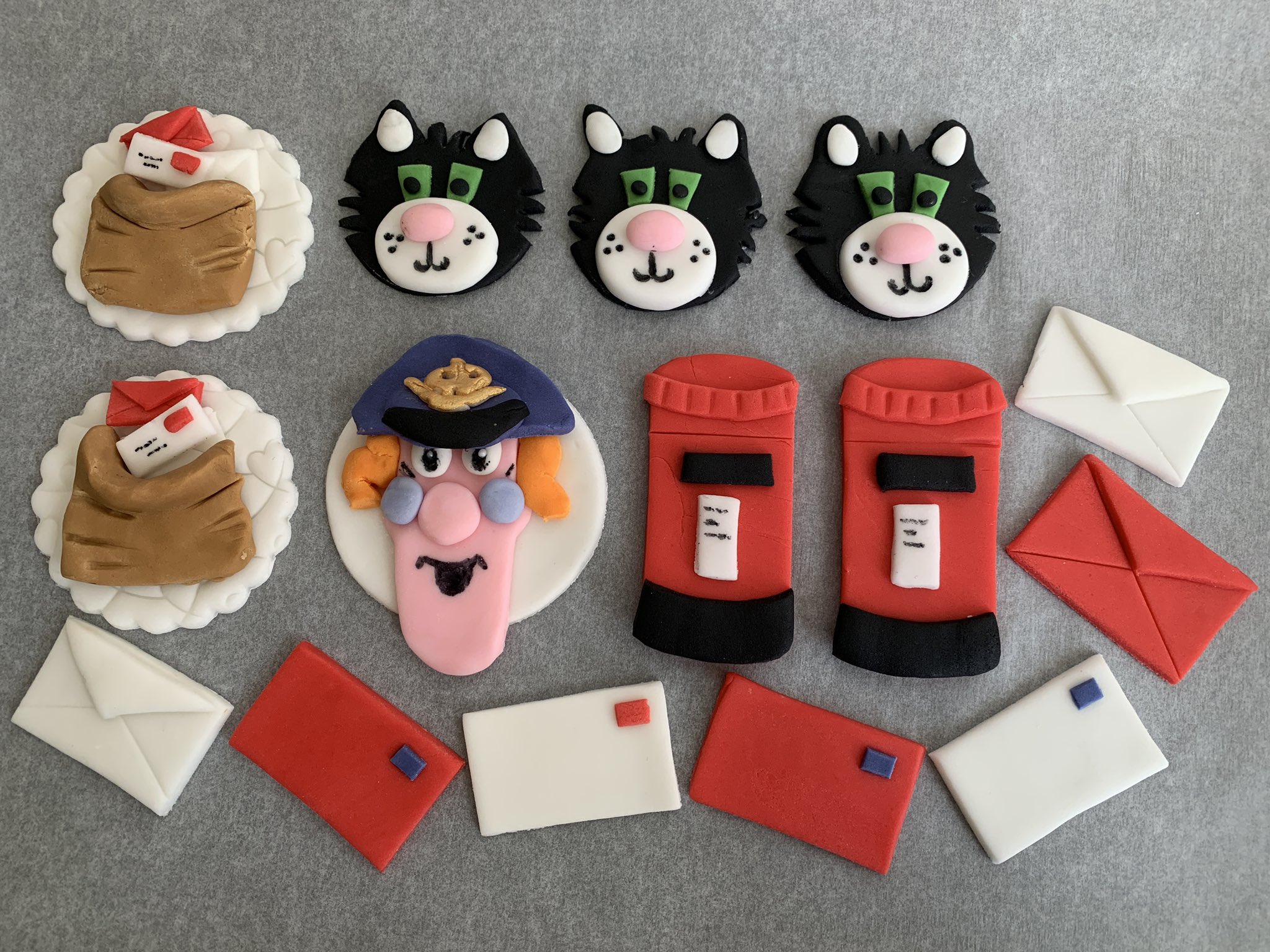 Postman Pat Toppers for 90s cupcakes