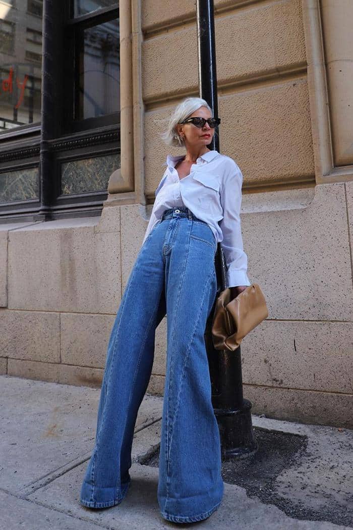High-waisted Flare Jeans​