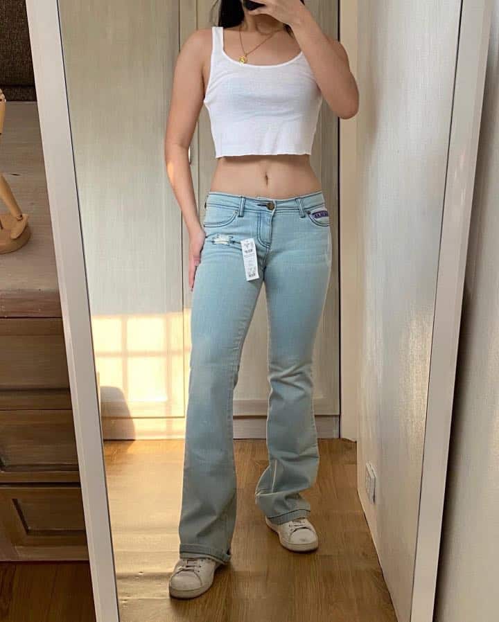 Low-rise flare jeans