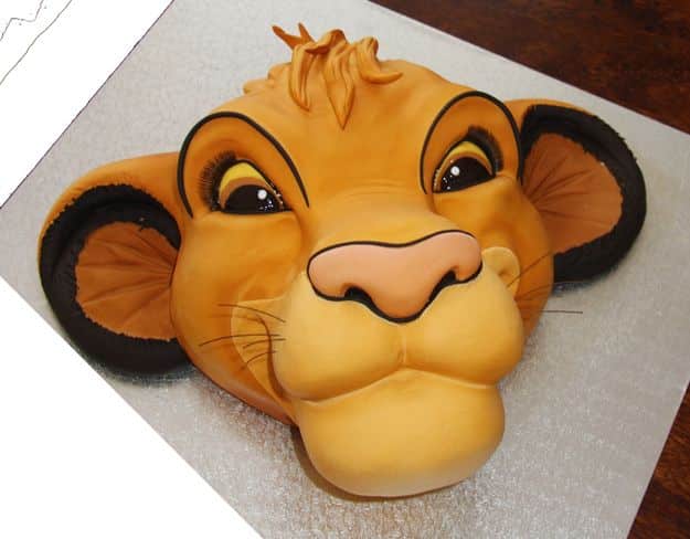 an expert 90s cake of the lion king